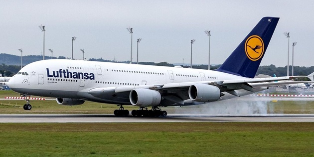 Lufthansa Uçağı İniş Sırasında Aydınlatma Sistemine Çarptı